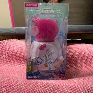 Wet n wild Sandy round Kabuchi brush